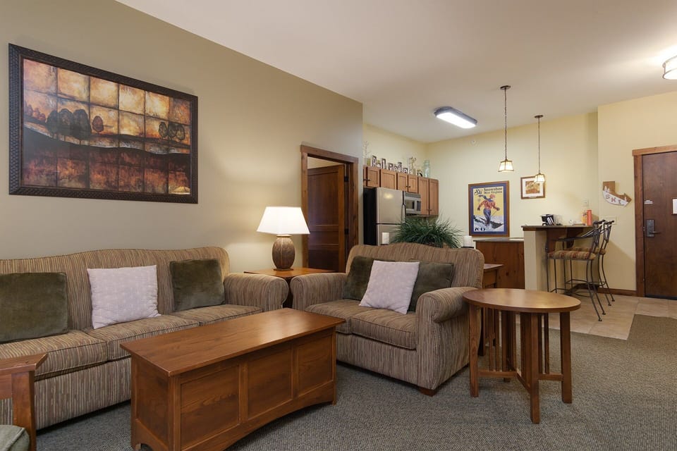 Condo, Multiple Beds, Hot Tub, Mountain View (2 Br: Soaring Eagle 406) | Living area