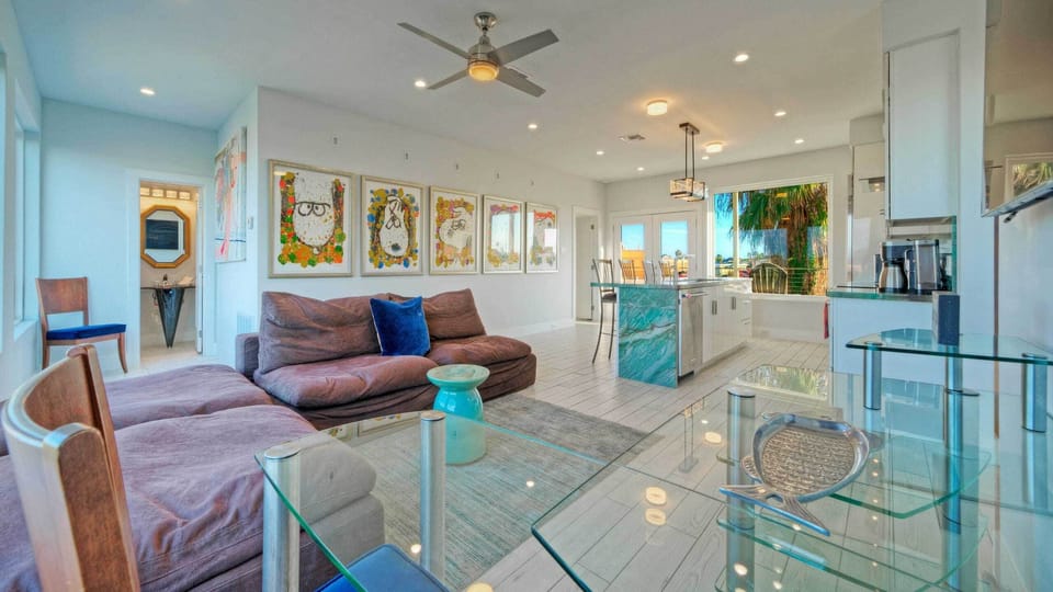 House (6 Bedrooms) | Interior