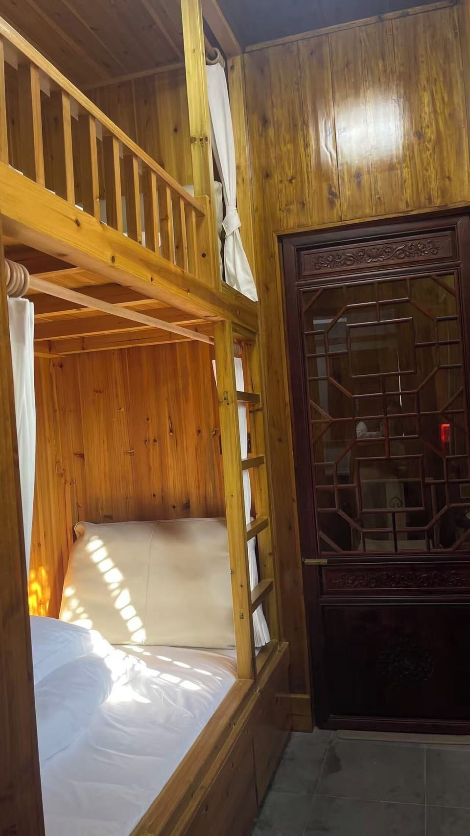 Desk, laptop workspace, free WiFi