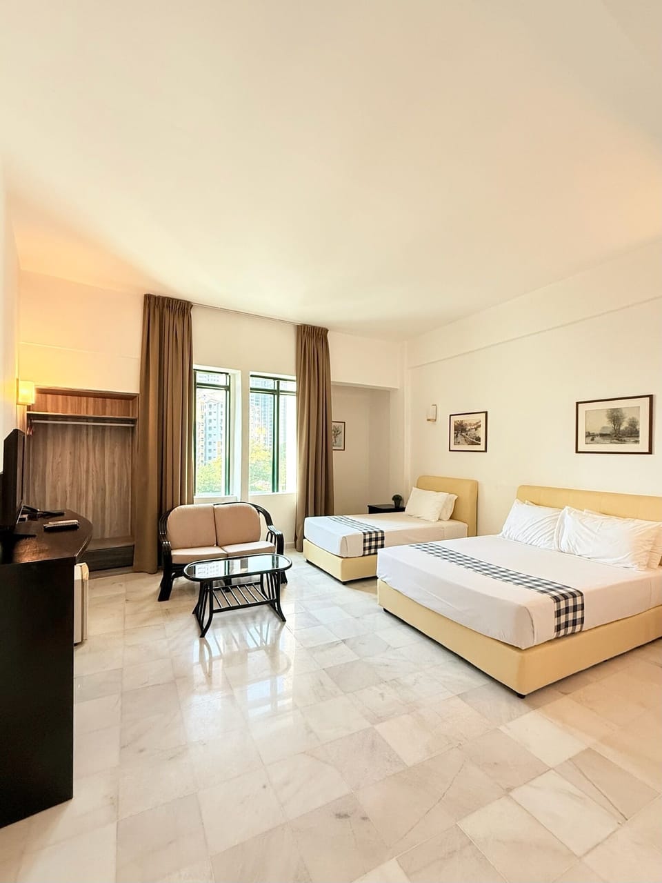 Superior Triple Room, Non Smoking | Desk, WiFi (free), bed sheets