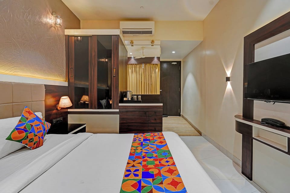Egyptian cotton sheets, premium bedding, in-room safe, free WiFi