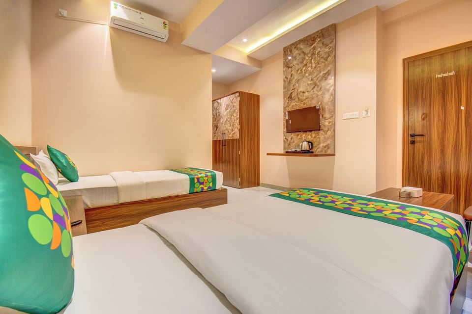 Egyptian cotton sheets, premium bedding, in-room safe, free WiFi