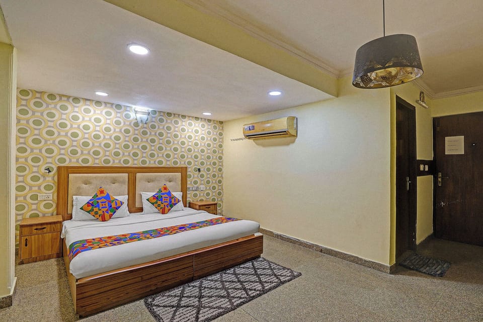 Egyptian cotton sheets, premium bedding, in-room safe, free WiFi