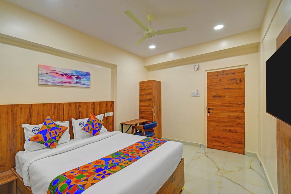 Deluxe Room | Egyptian cotton sheets, premium bedding, in-room safe, WiFi (free)