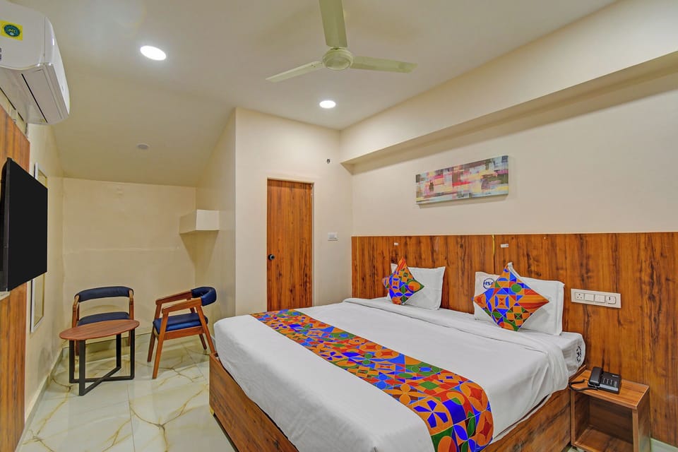 Egyptian cotton sheets, premium bedding, in-room safe, WiFi (free)