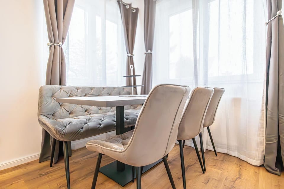 Basic Apartment | Dining room