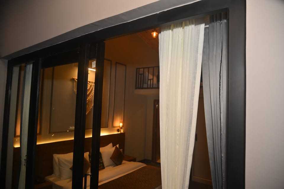 Family Room | Egyptian cotton sheets, premium bedding, memory foam beds, desk