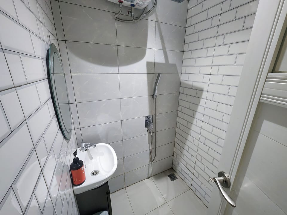 Shower, towels, soap, shampoo