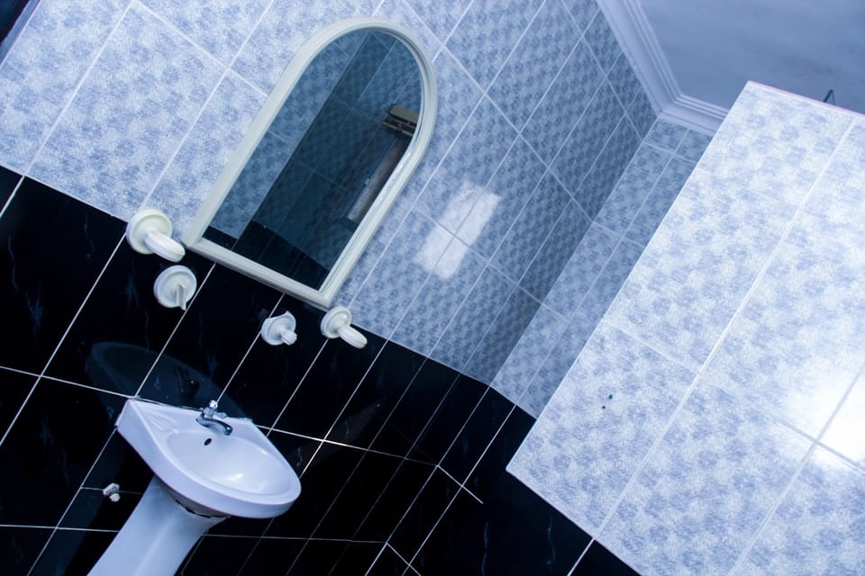 Double Room | Bathroom | Separate tub and shower, free toiletries, towels