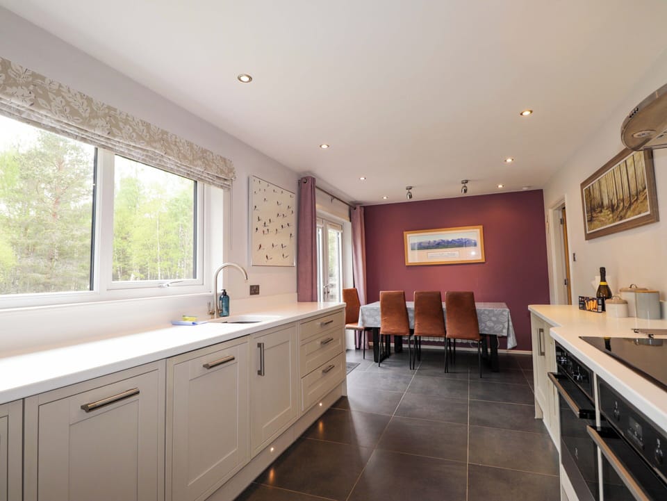 Cottage | Private kitchen | Fridge, dishwasher, toaster, cookware/dishes/utensils