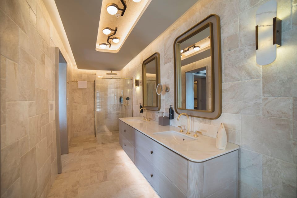 Junior Suite, Sea View | Bathroom | Shower, hair dryer, slippers, towels