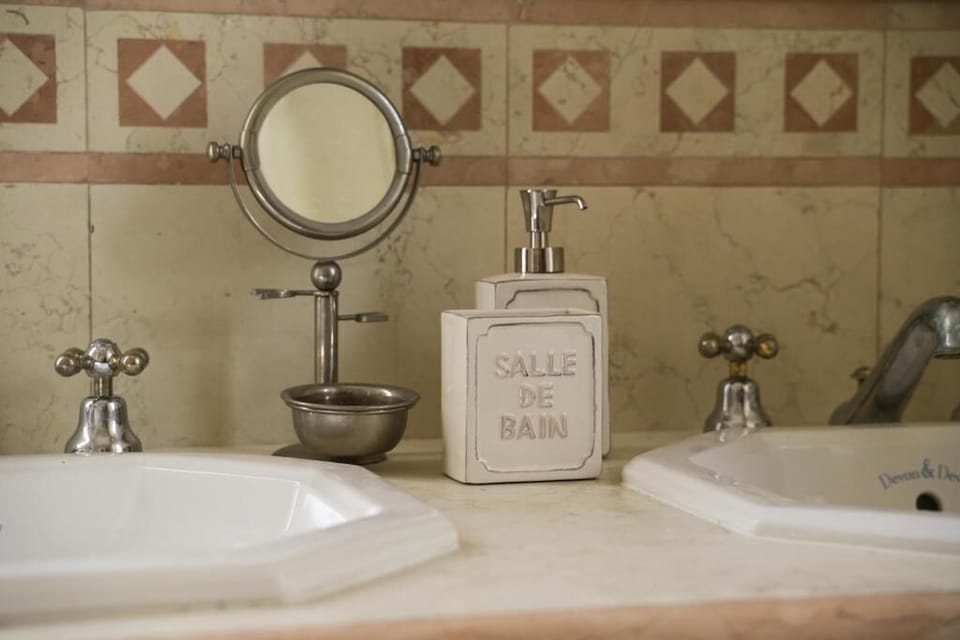 Suite Percalle | Bathroom | Bathrobes, slippers