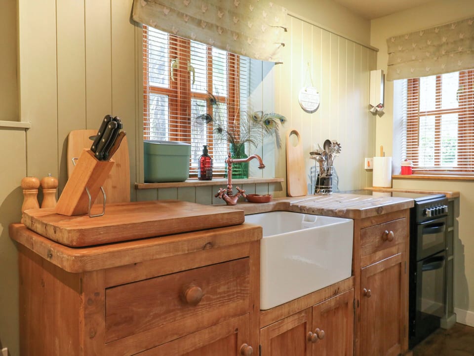 Cookware/dishes/utensils