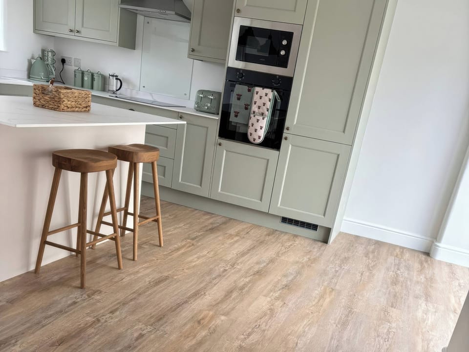 Cottage | Private kitchen | Fridge, microwave, dishwasher, toaster