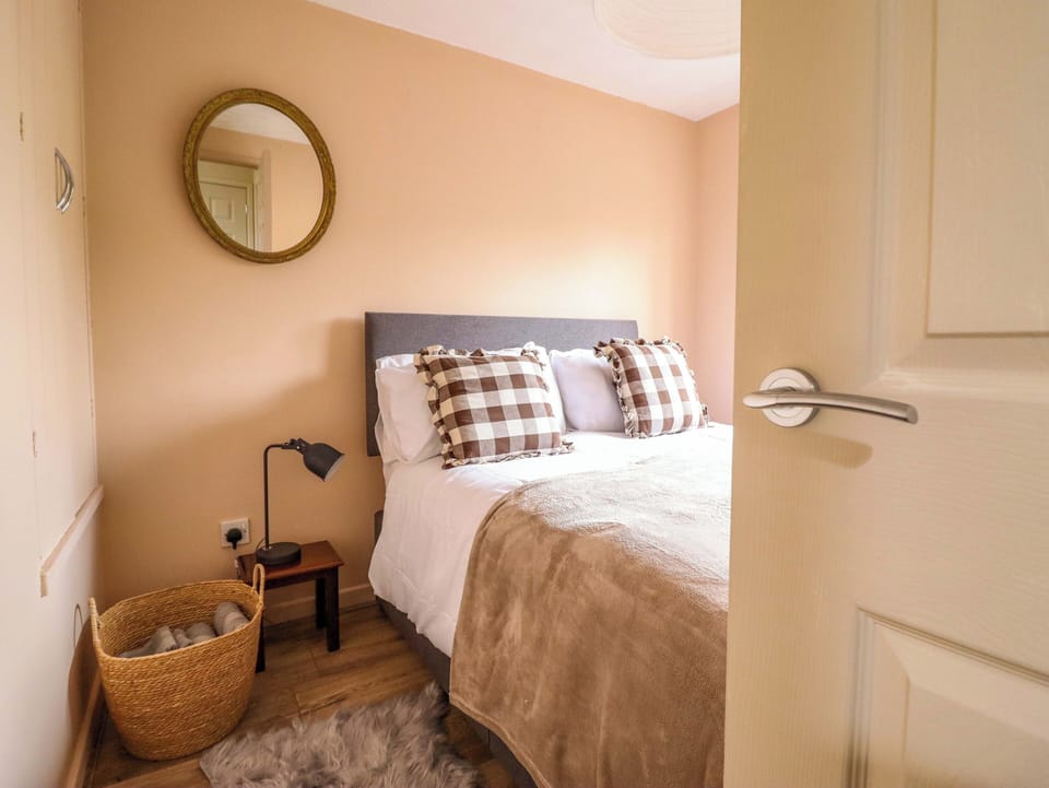 2 Horseshoe Road Cottage in England