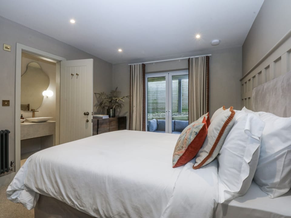 3 bedrooms, individually decorated, individually furnished, free WiFi