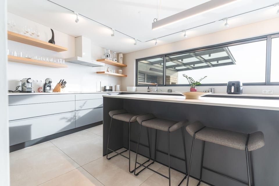 House | 3 bedrooms, desk
