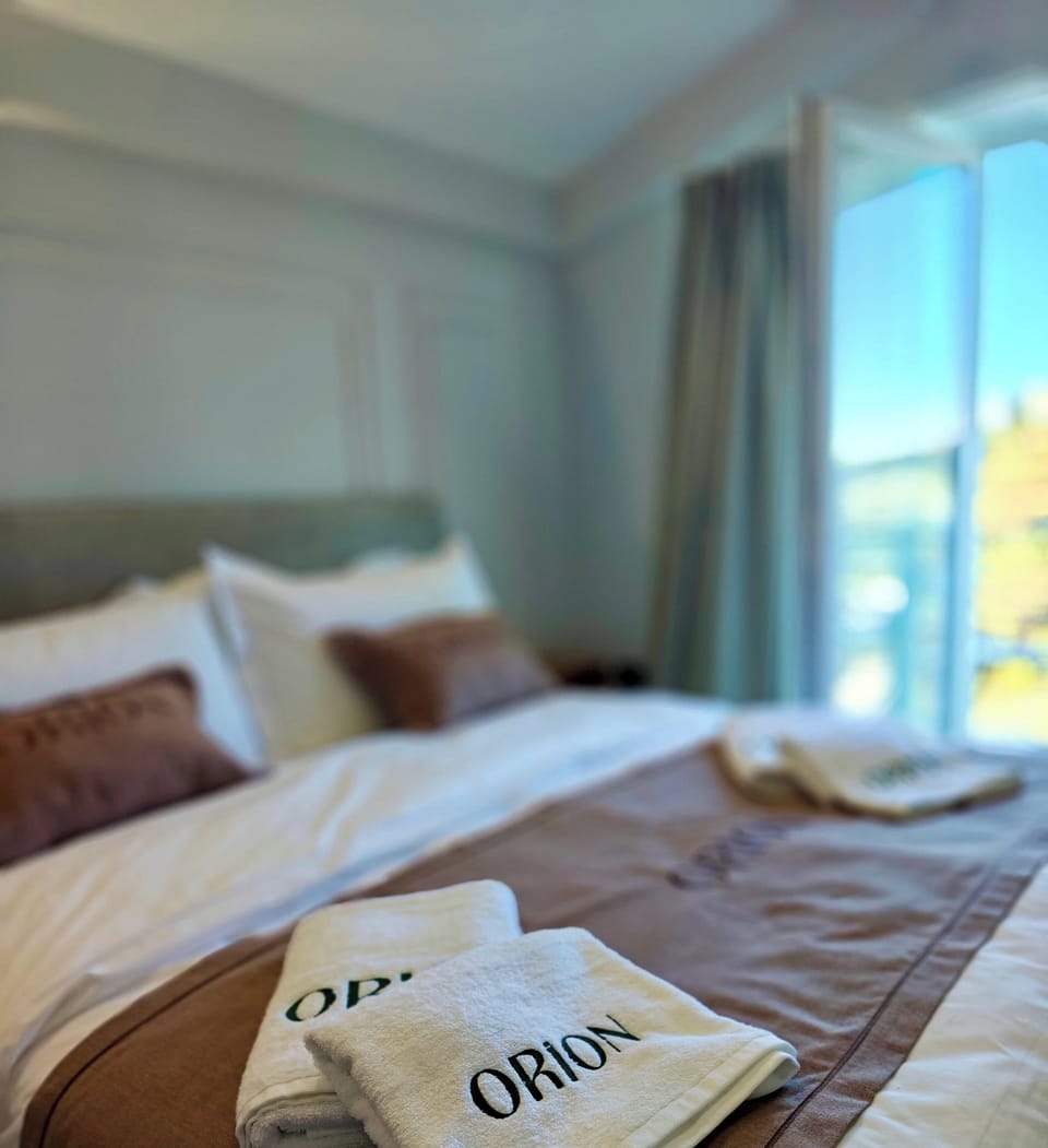 Deluxe Triple Room, Bay View | In-room safe, soundproofing, free WiFi