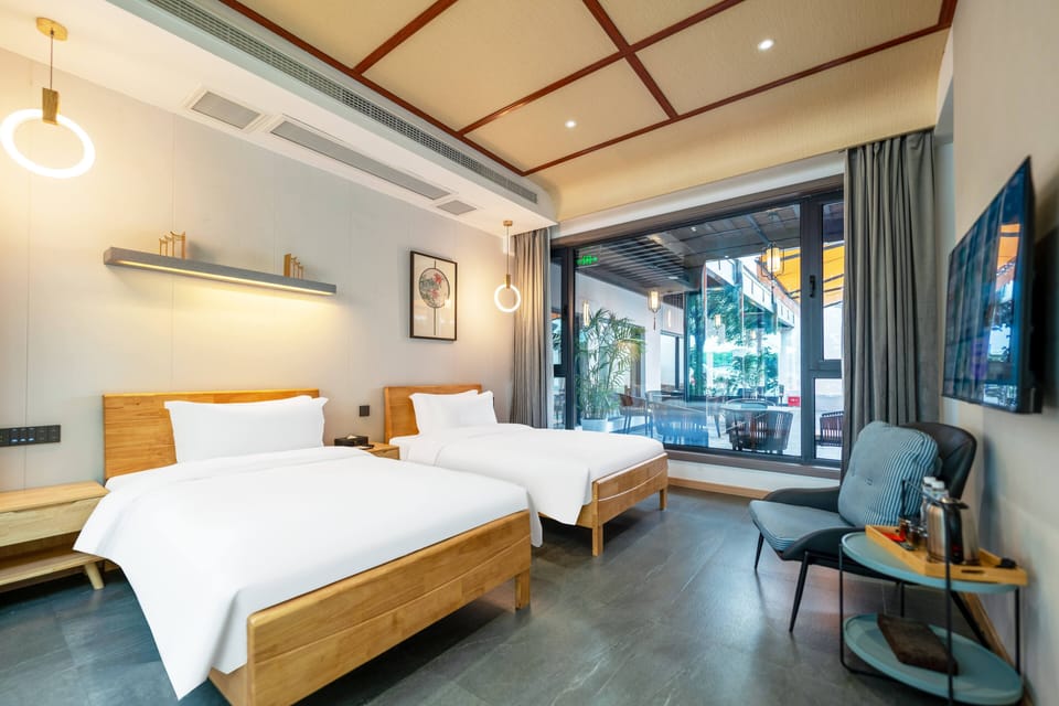 Senior Twin Room, Patio, Courtyard View | Desk, soundproofing, WiFi (free)
