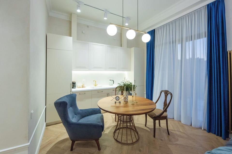 Apartment, City View | Private kitchen | Fridge, microwave, oven, stovetop