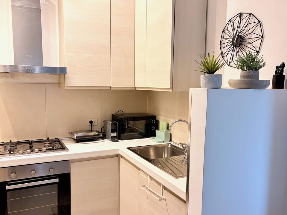 Comfort Apartment, Partial Sea View | Private kitchen | Fridge, microwave, oven, stovetop