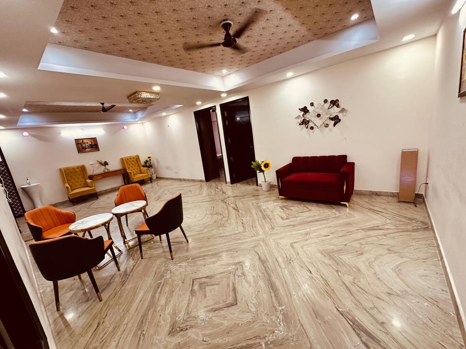 Deluxe Room | In-room safe, desk, laptop workspace, soundproofing