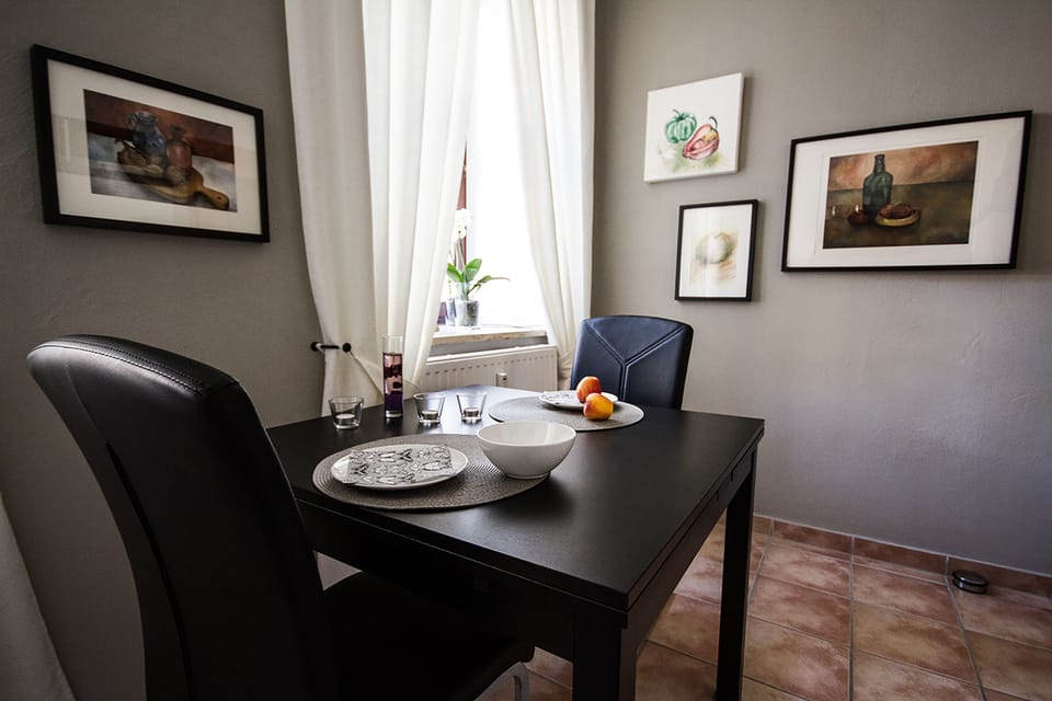 Classic Apartment, 1 Bedroom, Patio, Garden View | In-room dining