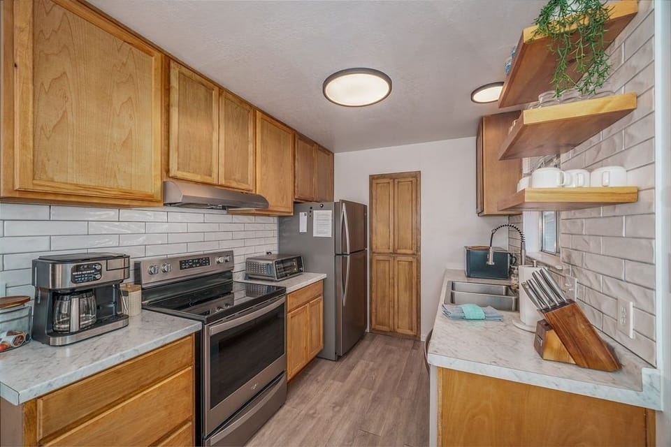 House, 3 Bedrooms | Private kitchen | Fridge, oven, coffee/tea maker, toaster
