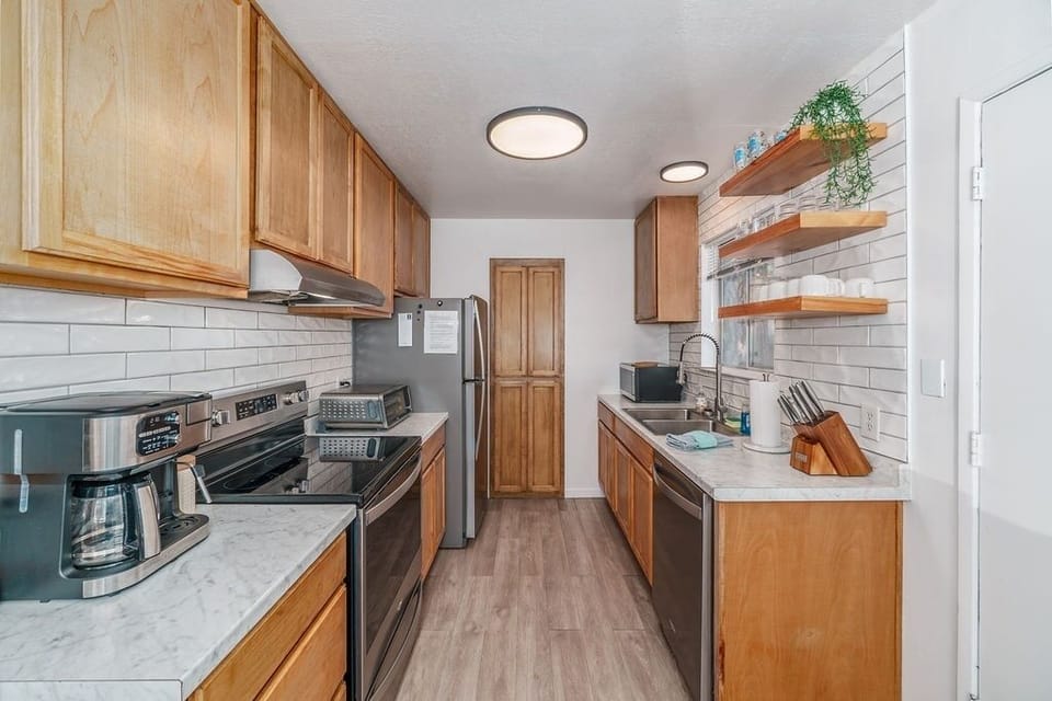 House, 3 Bedrooms | Private kitchen | Fridge, oven, coffee/tea maker, toaster