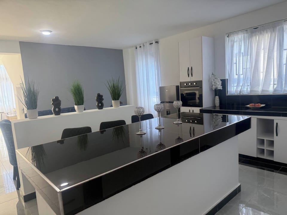 House, 3 Bedrooms, Smoking, City View | Interior