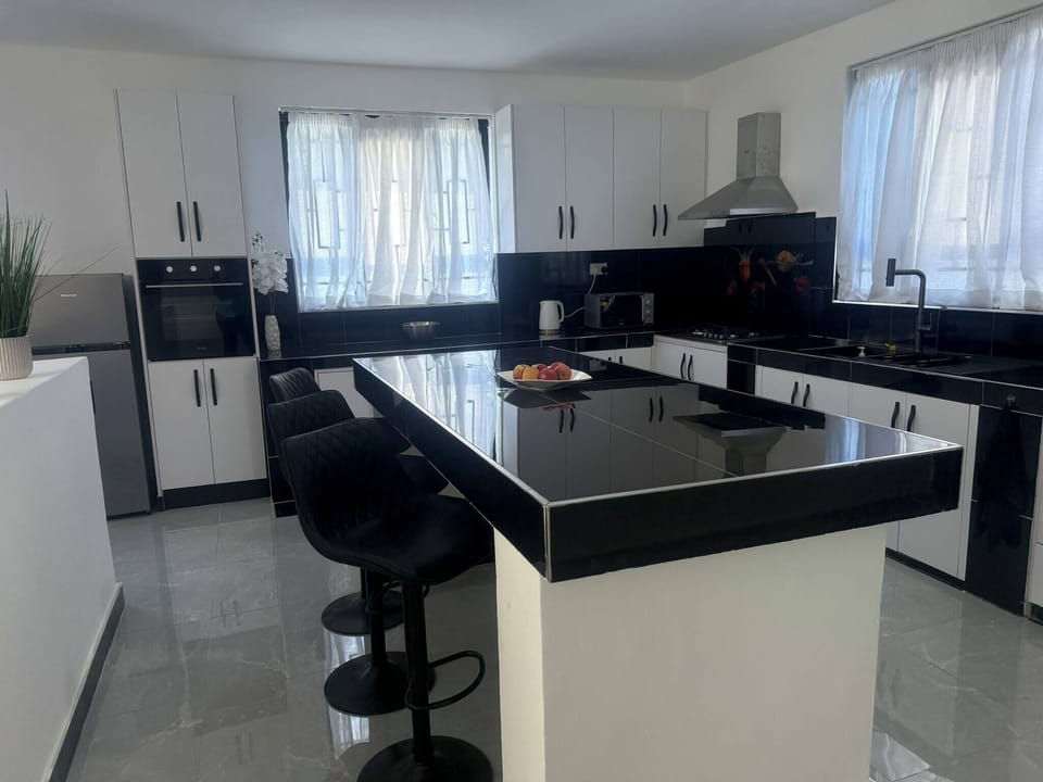 House, 3 Bedrooms, Smoking, City View | Interior