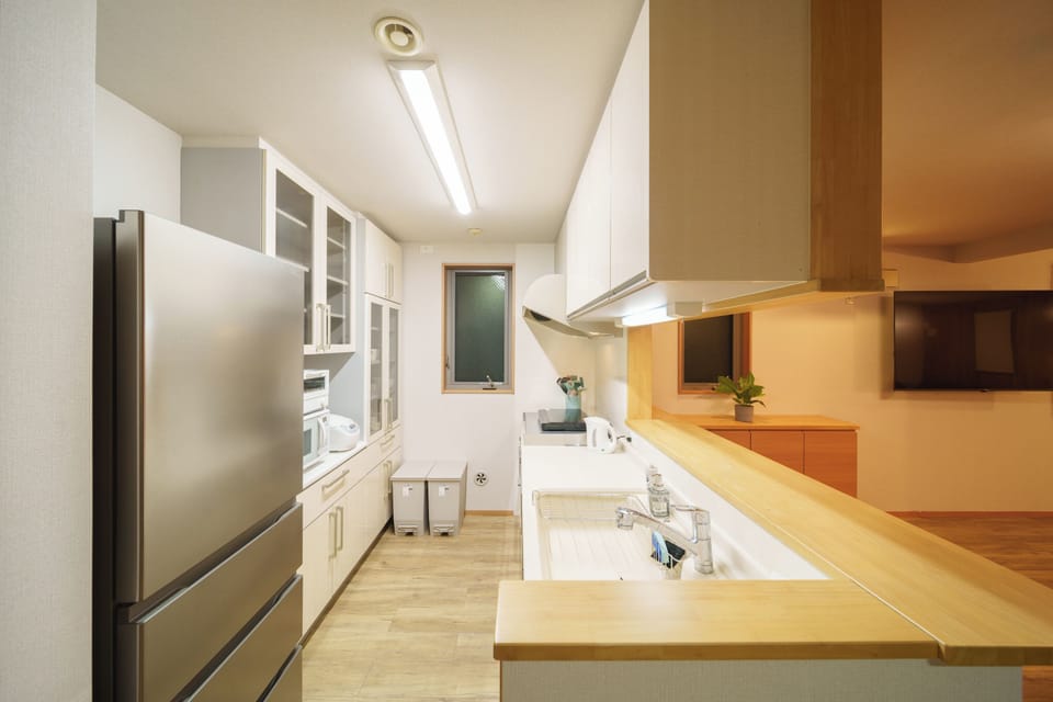 Family Condo, 5 Bedrooms, Non Smoking, Private Bathroom | Private kitchen | Microwave, stovetop, electric kettle, toaster