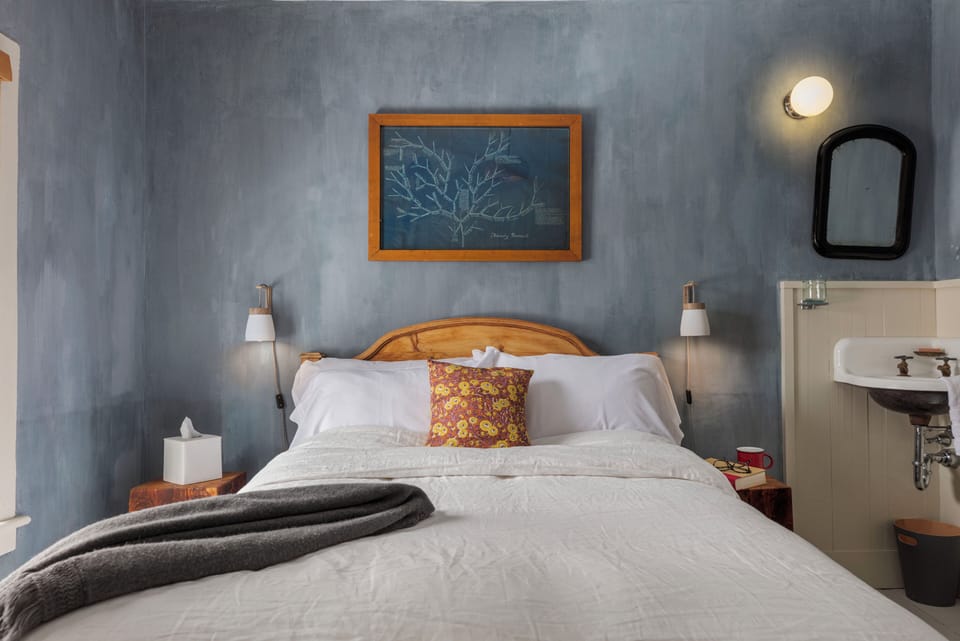 Standard Single Room, Shared Bathroom | Iron/ironing board, free WiFi