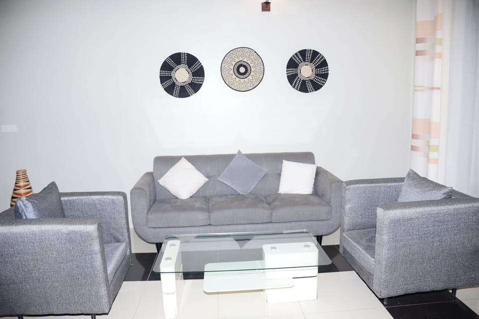 Family Suite, Balcony, City View | Living area
