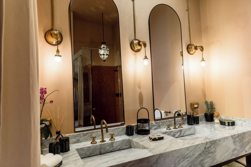 Luxury Suite, Non Smoking, City View | Bathroom | Slippers