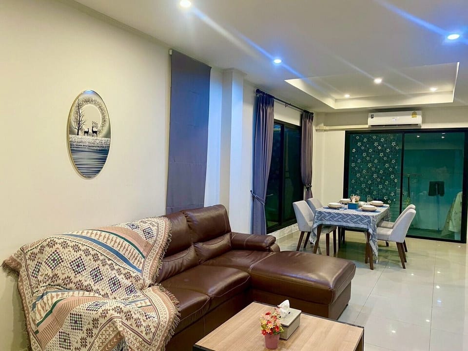 Townhome, Non Smoking, Balcony | Dining