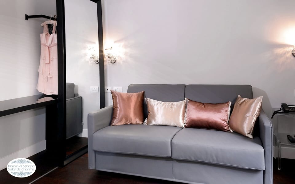 Suite (Suite Charme Spagna)  | Living area | Flat-screen TV, pay movies