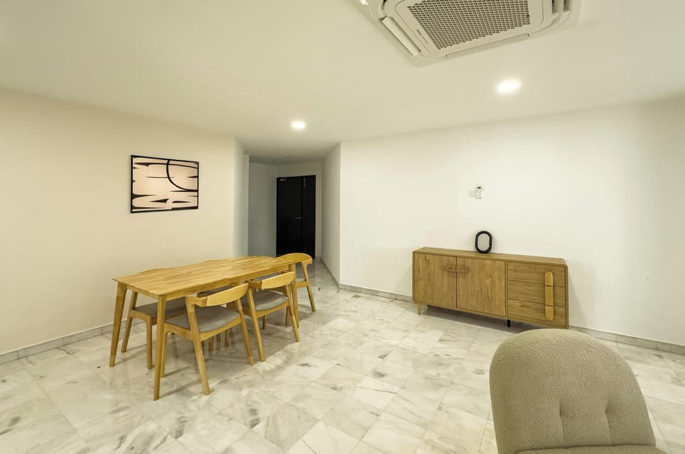 Family Condo, 3 Bedrooms, Balcony, City View | In-room dining