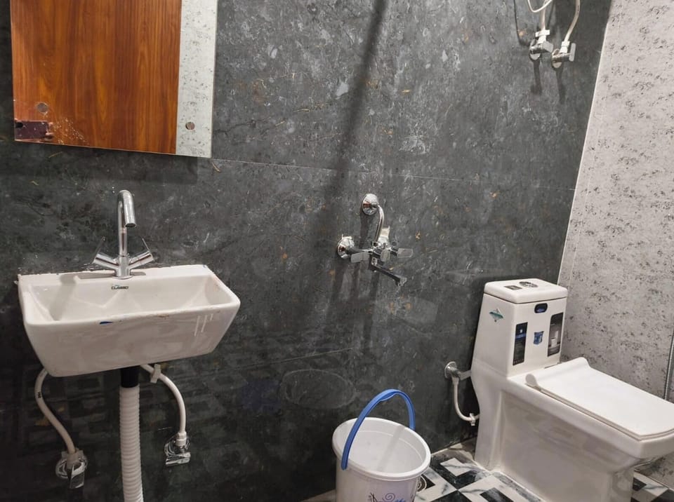 Shower, free toiletries, towels, soap