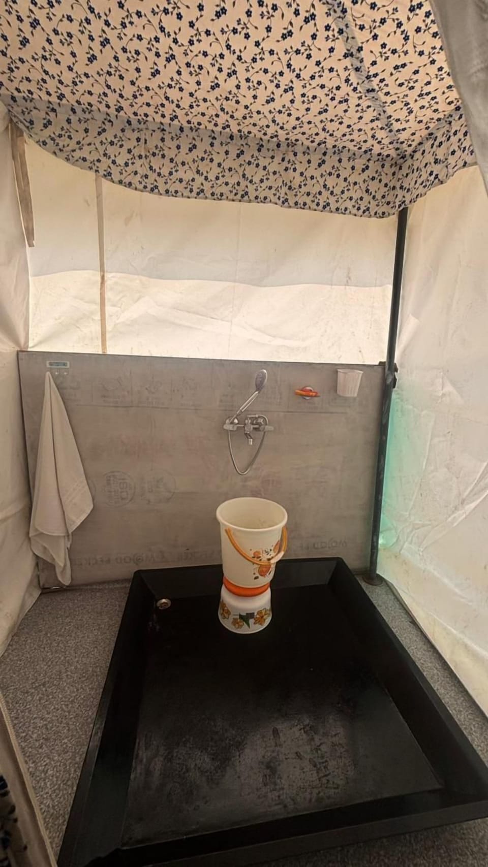 Deluxe Tent, Garden View | Bathroom | Combined shower/tub, free toiletries, towels, soap