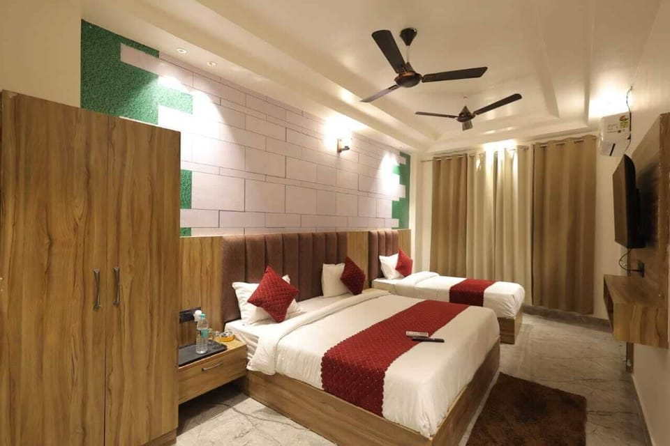 Superior Room | Rollaway beds, free WiFi, bed sheets
