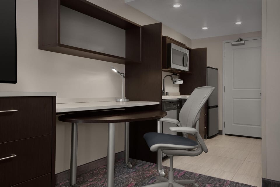 Hypo-allergenic bedding, in-room safe, desk, laptop workspace