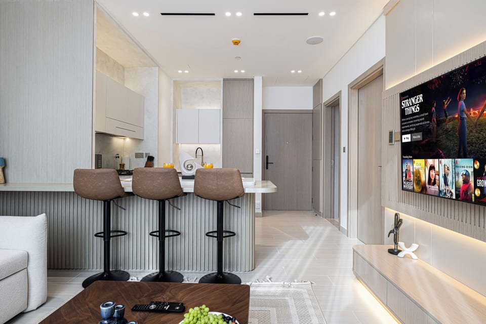 Luxury Apartment, Balcony, City View | Living area | Plasma TV