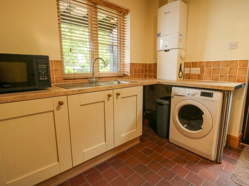 Microwave, dishwasher, toaster, cookware/dishes/utensils