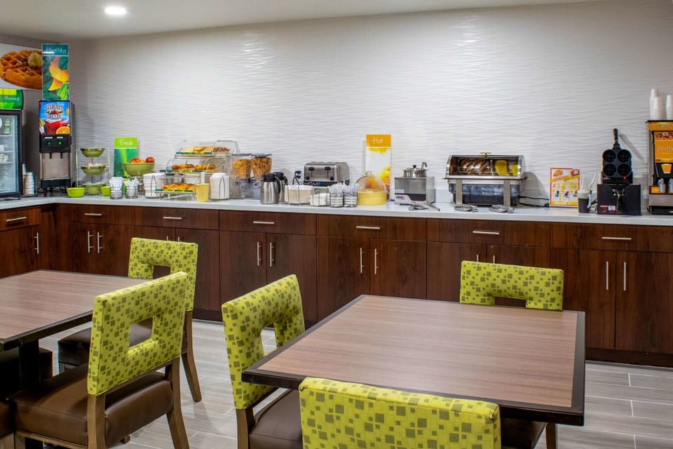 Free daily buffet breakfast