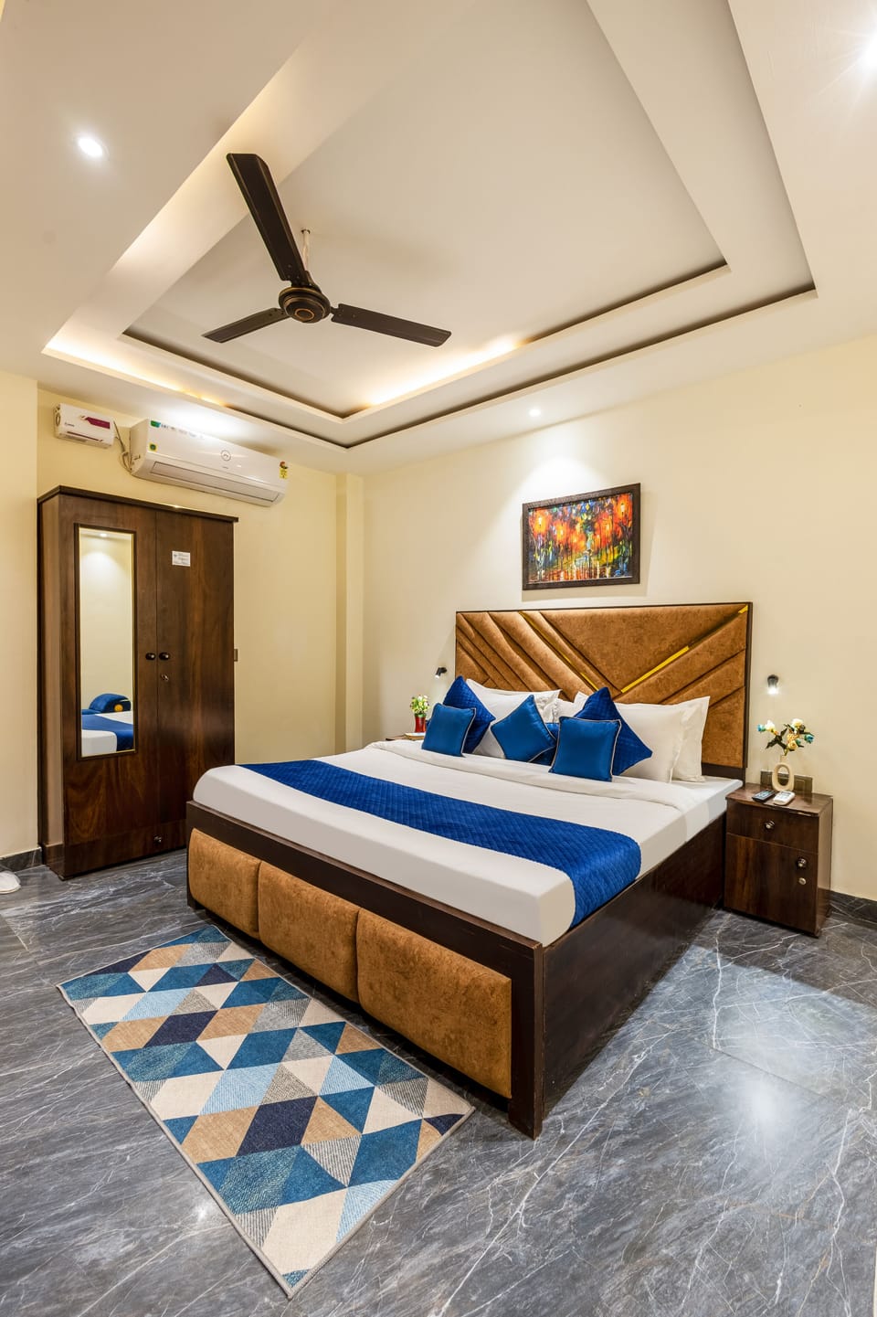 Desk, free WiFi, bed sheets
