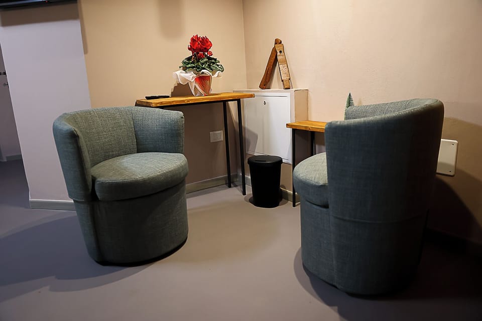 Suite, Courtyard View | Living area