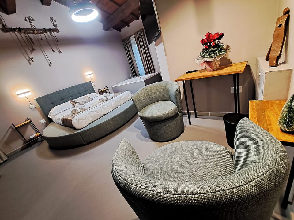 Suite, Courtyard View | Blackout drapes, free WiFi