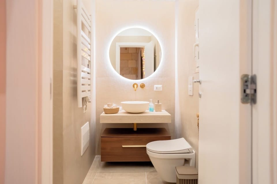 Luxury Suite, Balcony | Bathroom