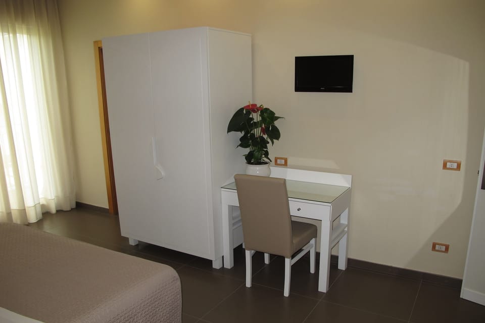 Minibar, in-room safe, desk, soundproofing